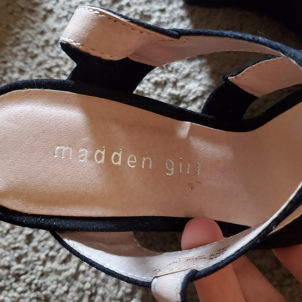 Heels - Picture 2 of 4